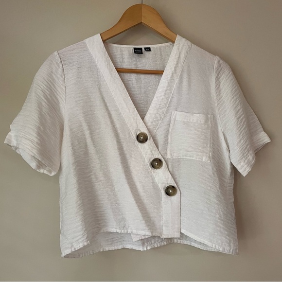 ICÔNE by SIMONS Asymmetrical Button Cropped Short Sleeve Blouse Women’s Small - Picture 1 of 6
